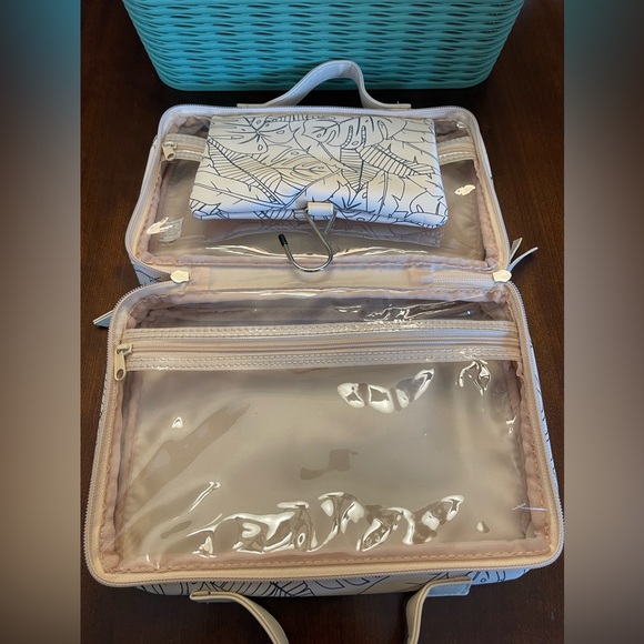 Tender Love Carry Hanging Travel Bag, Toiletry Bag, Makeup Bag for Women - Picture 7 of 11